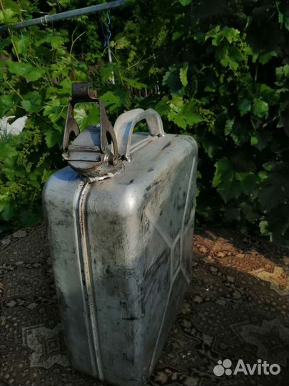 Канистры металлические 20 литров