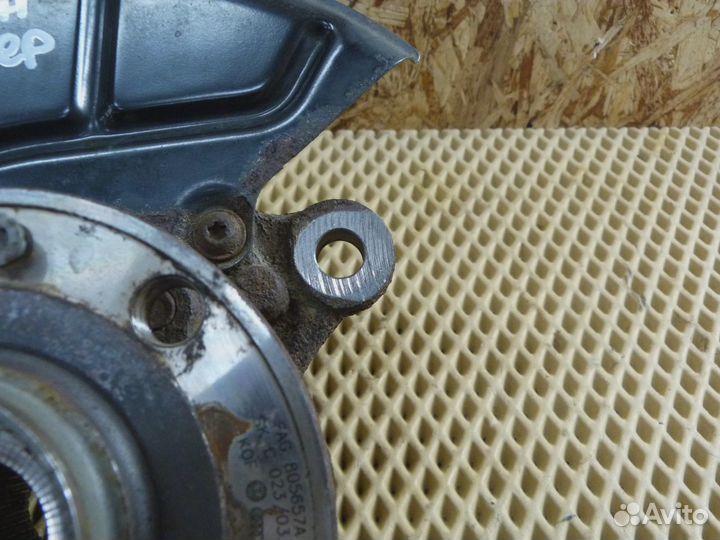 Кулак поворотный передний правый VW Tiguan 2007-2011 (1K0407256AA)