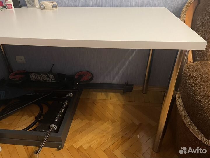 Письменный стол IKEA белый 150см на 75 см