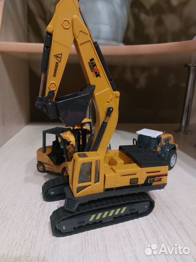 Экскаватор игрушка строительная техника