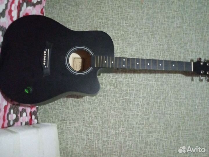 Акустическая гитара