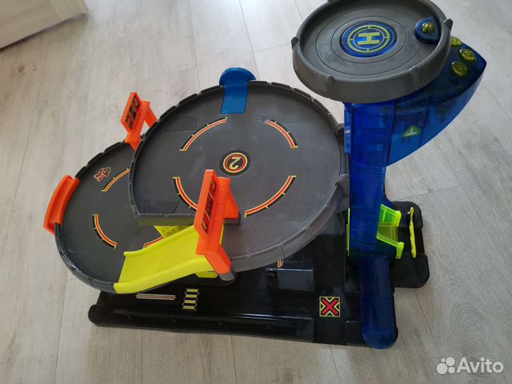 Парковка Большой гараж сервисных станций ELC