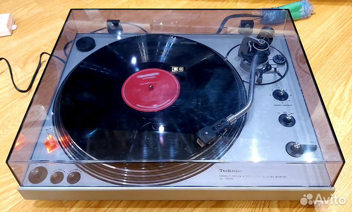 Проигрыватель винила Technics SL-1600 Япония