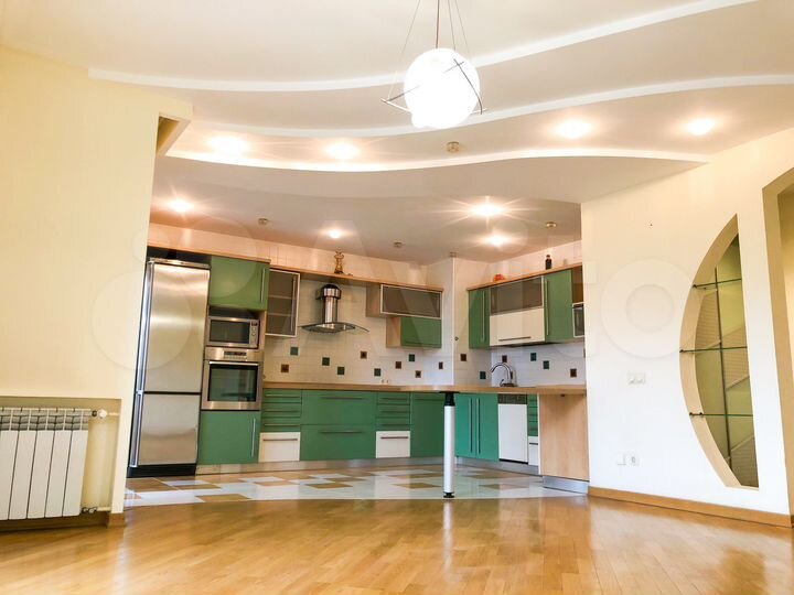 4-к. квартира, 234 м², 2/10 эт.