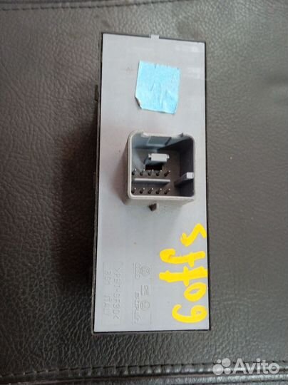 Блок управления стеклоподьемниками Volkswagen Golf