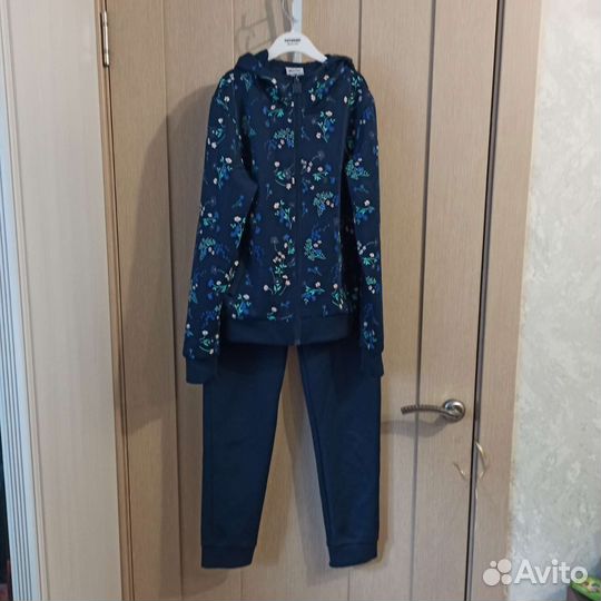 Костюм спортивный