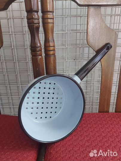 Дуршлаг новый эмалированный
