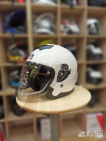Белый открытый шлем с очками