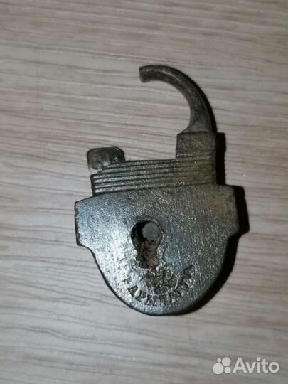 Замок старинный, навесной, маленький. Варыпаев