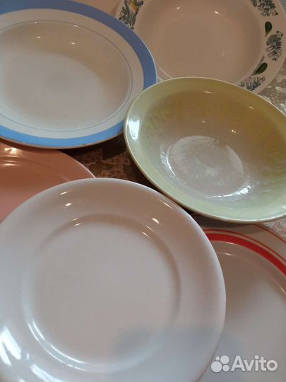 Тарелки глубокие и мелкие