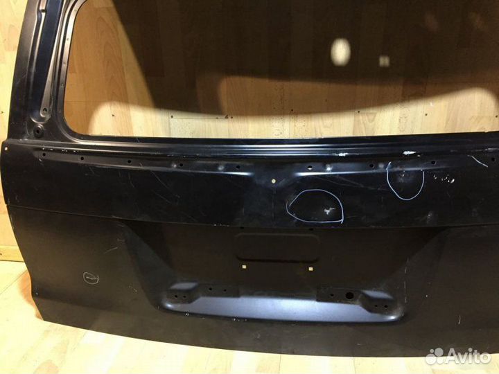 Крышка багажника Cadillac Escalade 4