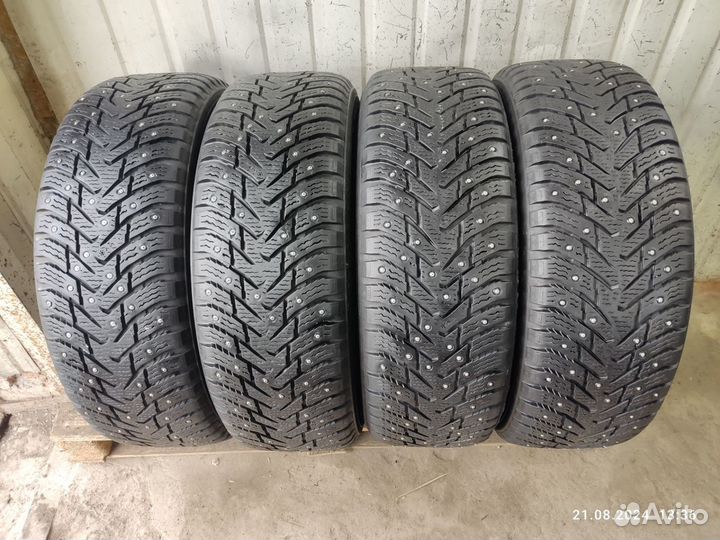 Nokian Tyres Hakkapeliitta 8 SUV 215/65 R16 102T