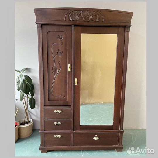 Шкаф старинный 0027