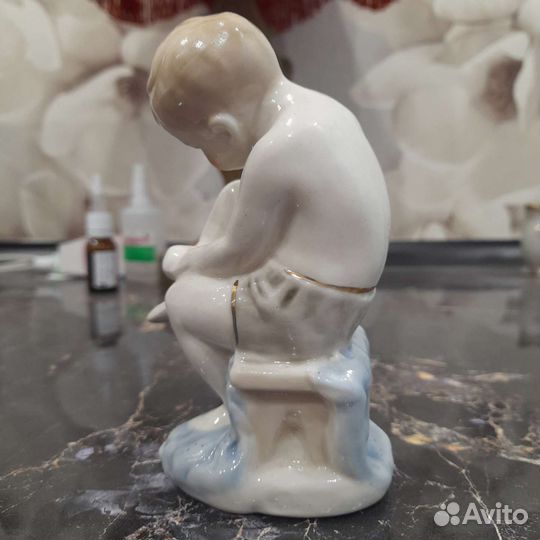 Фарфоровая статуэтка