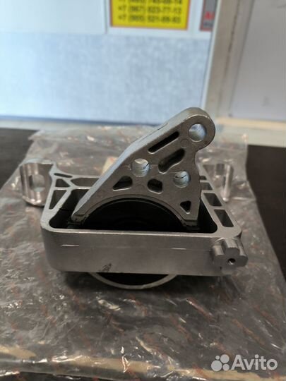 Подушка двигателя правая Mazda 3 BL 1.6