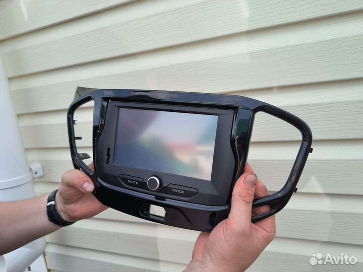 Штатная сенсорная магнитола (ммс) на Весту