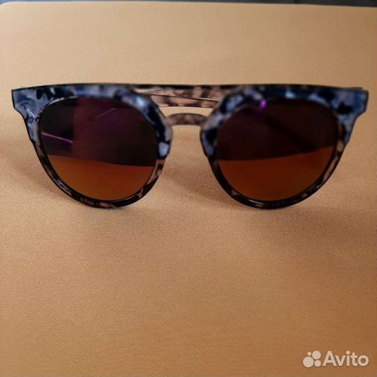 Очки солнцезащитные