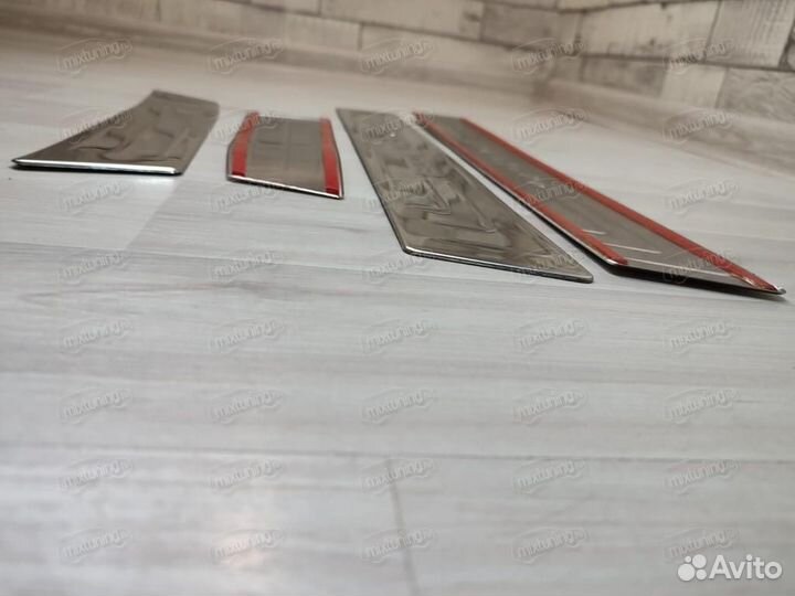 Накладки на пороги Kia Sportage 2011-2015