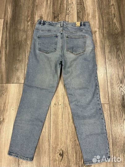 Джинсы mom
