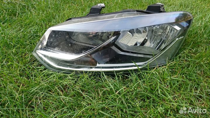 Polo фара левая С регулировочным мотором (седан)