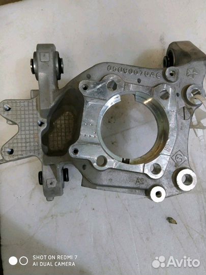 Кулак зад правый Jeep Cherokee kl