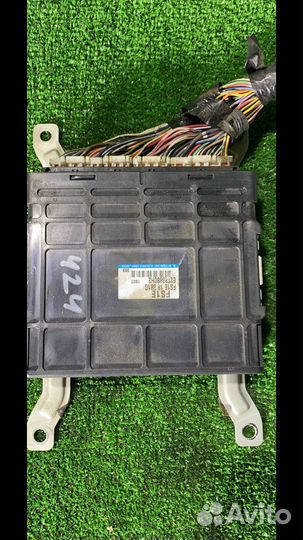 Блок управления двигателем Mazda MPV 2 FS1E18881G