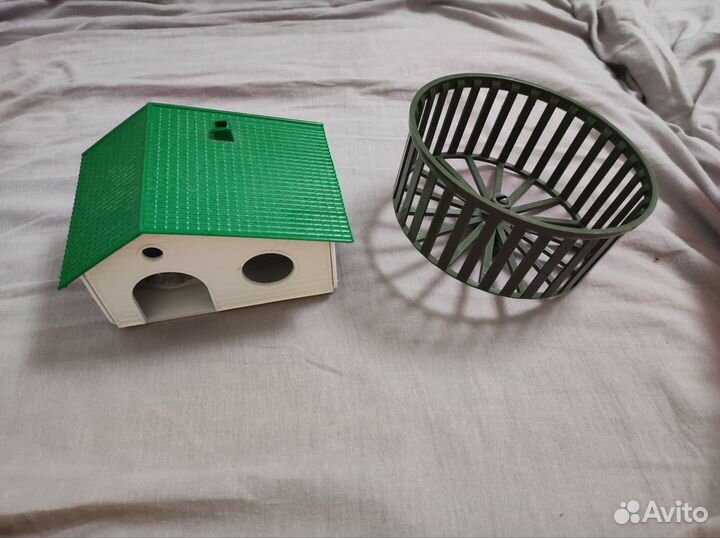 Домик и беговое колесо для хомяков