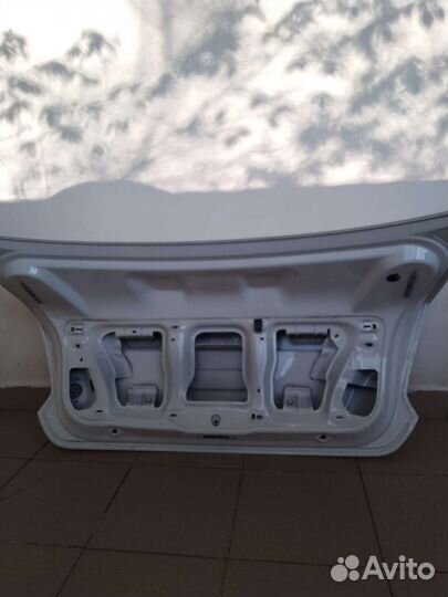 Продам крышку багажника