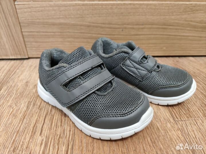 Детские кроссовки р.24