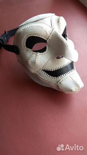 Маска из натуральной кожи