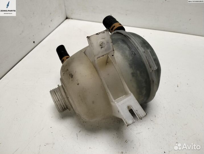 Бачок расширительный 8200060424 на Renault Scenic I (1996-2003)
