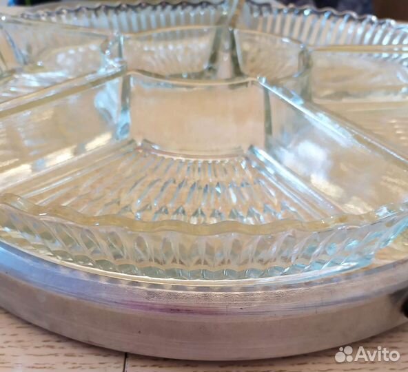 Набор салатников на подносе