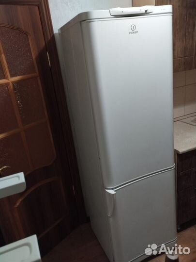 Продаю холодильник
