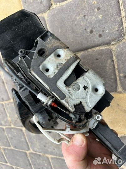 Ручка двери внешняя задняя левая Ford Focus седан