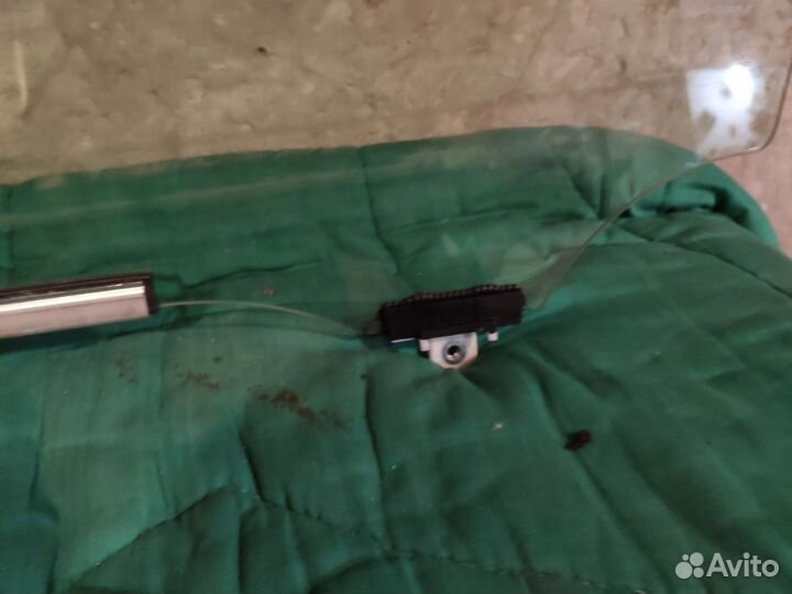 Стекло боковое Toyota Rav4