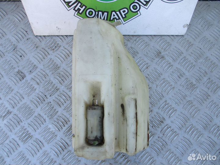 Бачок омывателя Mercedes Bens w123