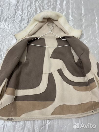 Искусственная шубка с капюшоном 44