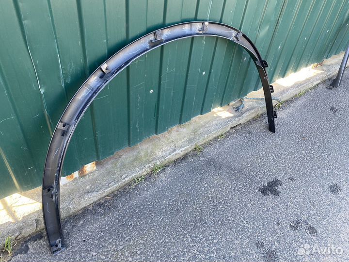 Накладка левого крыла Dodge Durango