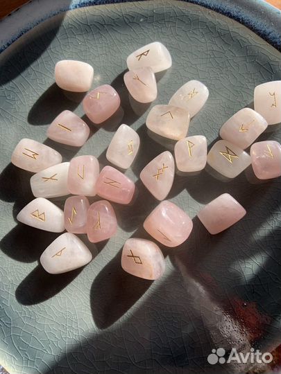 Руны из камня