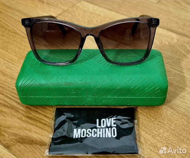 Очки женские солнцезащитные Love Moschino новые