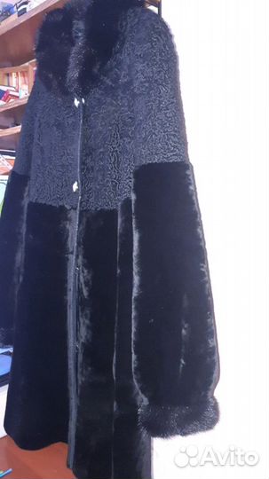 Шуба из мутона совмещенного с каракульчой и норкой
