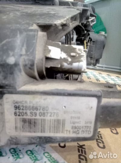 Фара передняя правая Peugeot 206