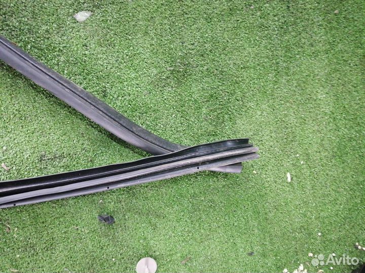 Уплотнение двери заднее Ford Explorer XLT 4.0 2006