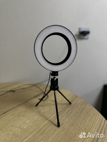 Кольцевая лампа настольная