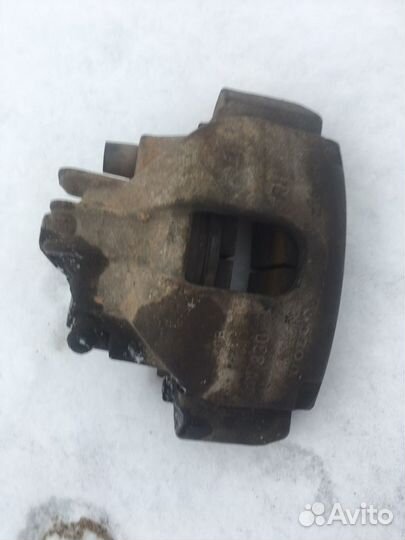 Суппорт тормозной передний левый Volvo S60 (2001