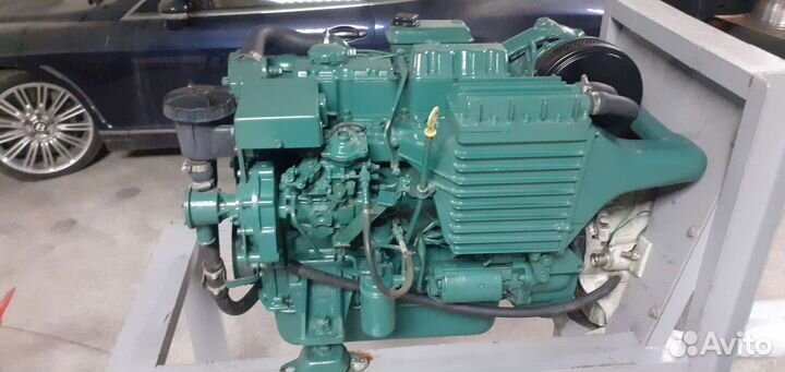 Судовой дизельный двигатель с колонкой