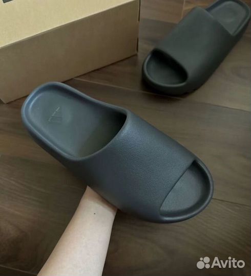 Тапки adidas yeezy slide