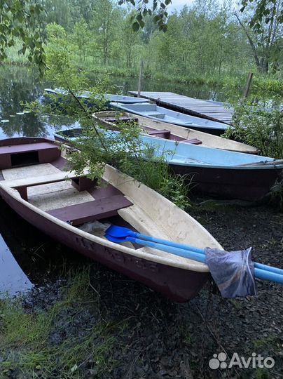 Аренда весельных лодок с мотором и без
