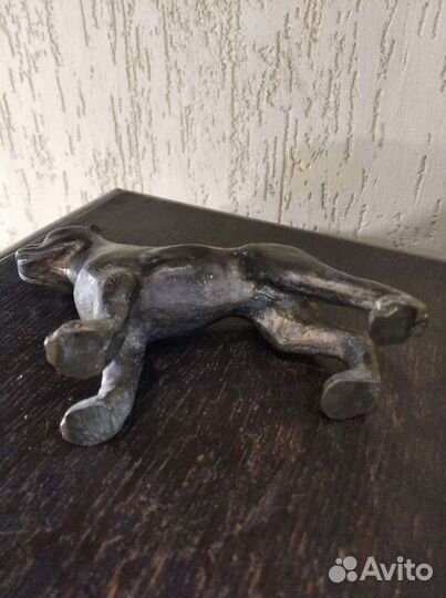 Собака бронза