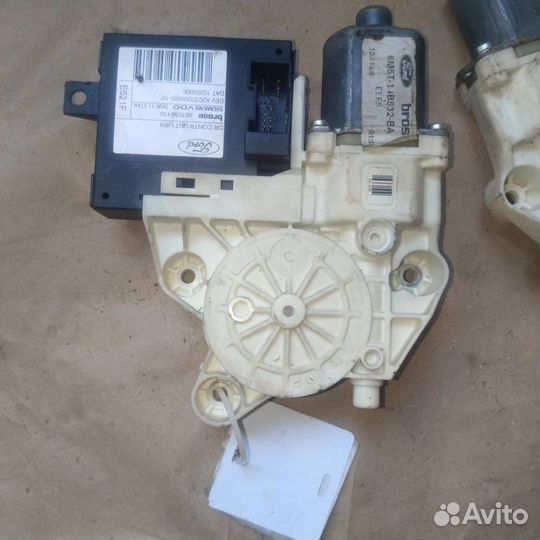 Моторчик Стеклоподъемника задний правый Ford Focus